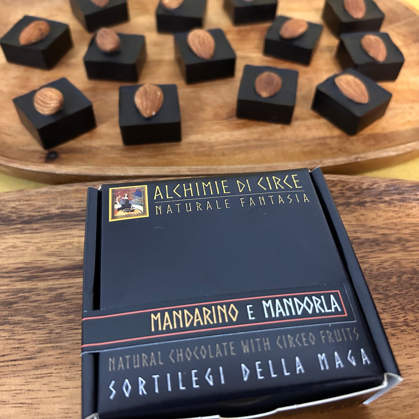 Cioccolatini Fondenti 83% Monorigine - Mandarini e Mandorle - Sortilegi della Maga