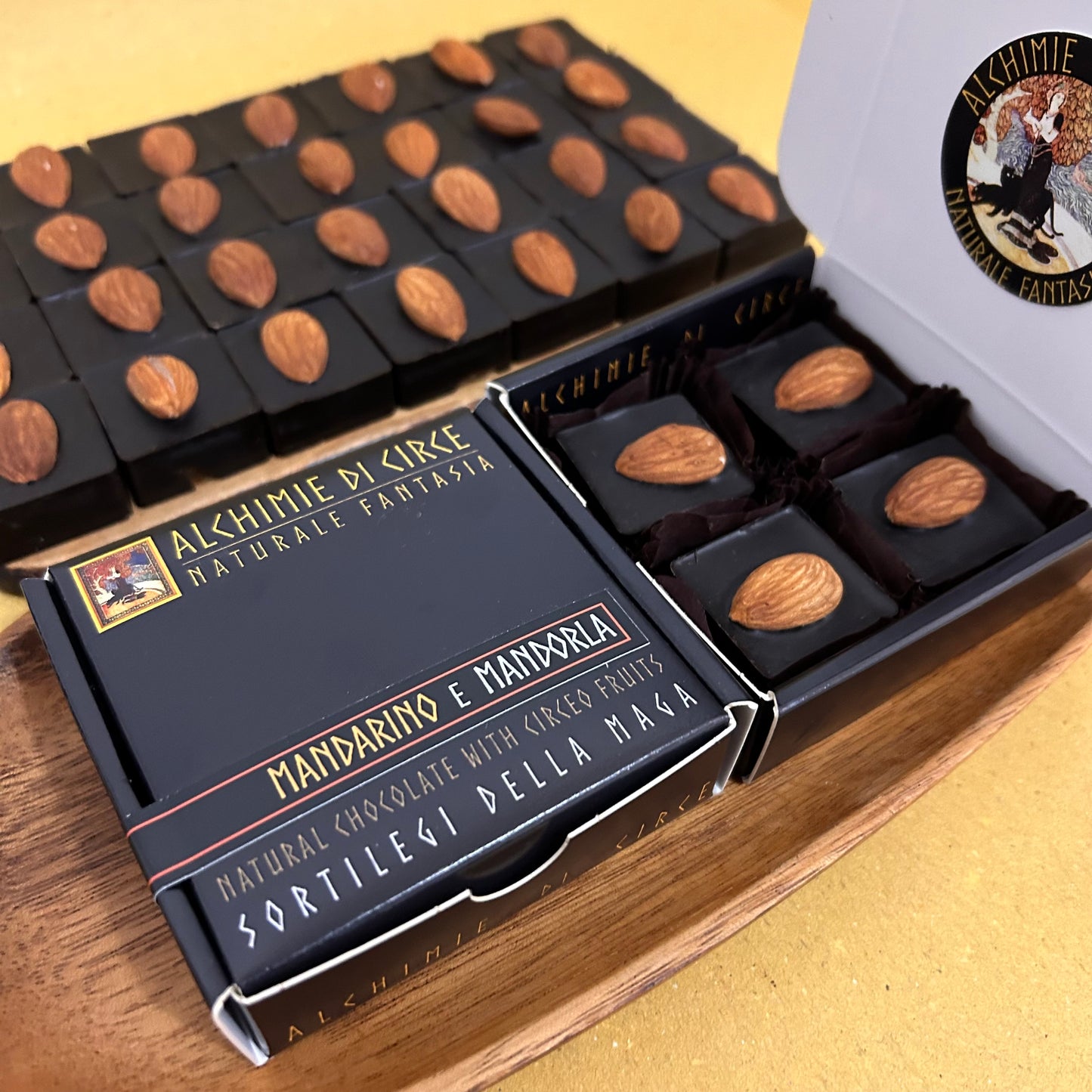 Cioccolatini Fondenti 83% Monorigine - Mandarini e Mandorle - Sortilegi della Maga