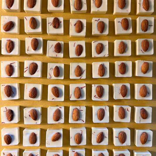 Cioccolatini Bianchi allo Zafferano - Mandarino e Mandorle - Sortilegi White Magic