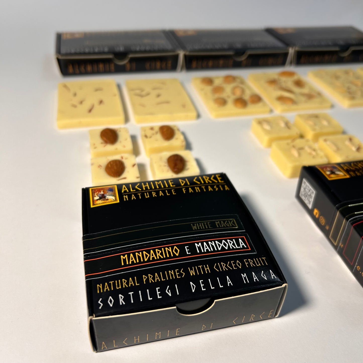 Choco Box 'White Magic' - Praline e Tavolette Bianche allo Zafferano